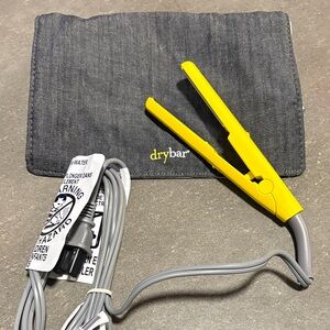 Drybar Bright Mini Travel Hair Straightener NEW- Never used but pouch is stained